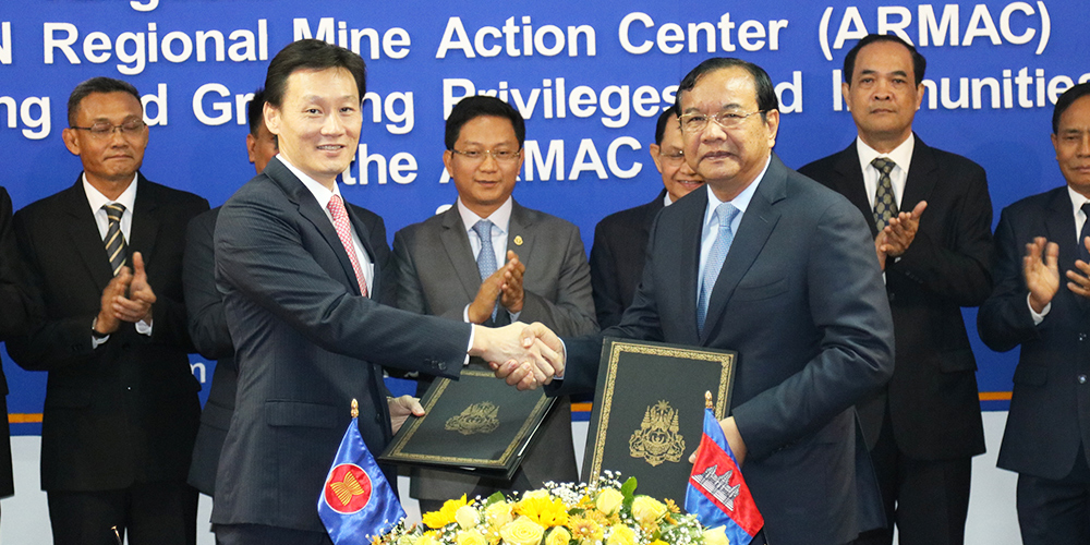 signing ceremony between